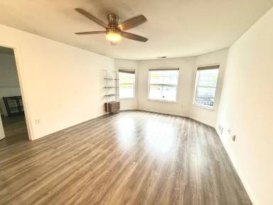 Main picture of 555 10th St