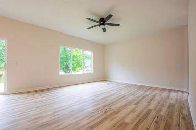 Main picture of 7118 N 79th Ct