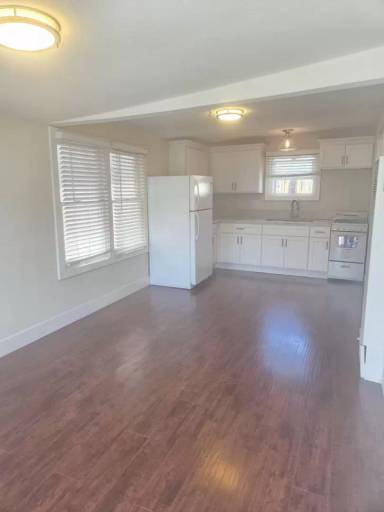 Main picture of 1517 E 1st St