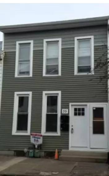 Main picture of 35 E Market St