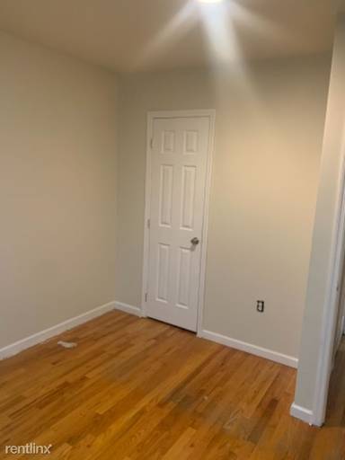 Main picture of 720 E 96th St