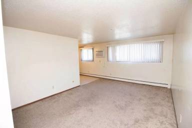 Main picture of 500 E 14th St