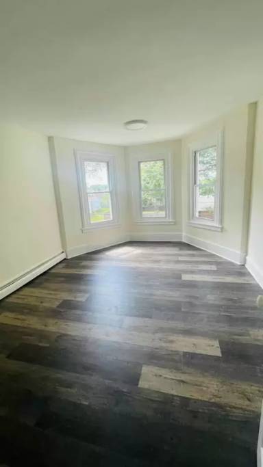 Main picture of 825 Maple Ave