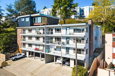 Main picture of 2465 Dexter Ave N