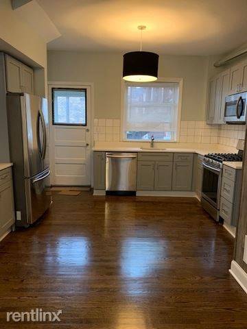 Main picture of 2558 W Lawrence Ave