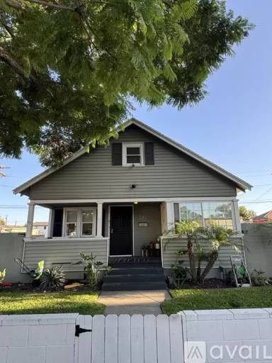 Main picture of 282 E 51st St