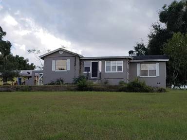 Main picture of 810 Lake Gracie Dr