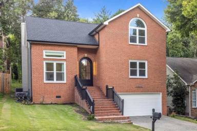 Main picture of 1009 Elmshade Ln