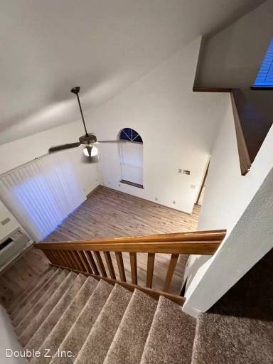 Main picture of 210 E Division Ct