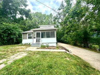 Main picture of 1410 E 82nd St
