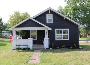 Main picture of 990 W Cherry St