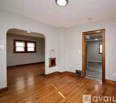Main picture of 1122 University Ave NE