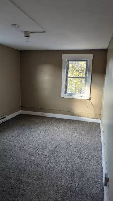 Main picture of 118 W Franklin St