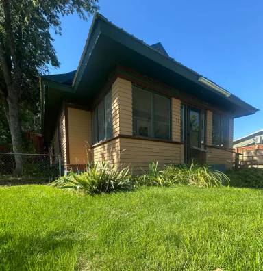 Main picture of 217 4th St SW