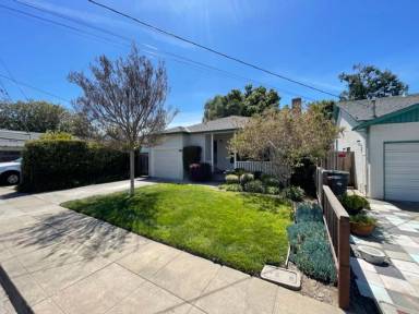 Main picture of 1372 Walnut St
