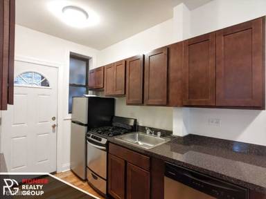 Main picture of 3825 N Fremont St