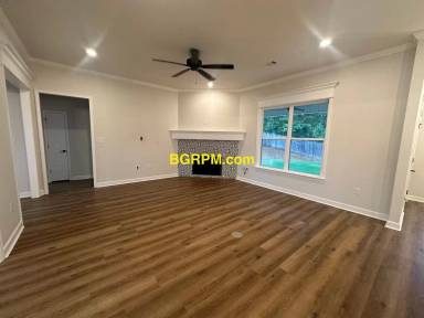 Main picture of 3315 Village East Dr