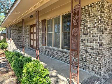 Main picture of 4110 Oak Dr
