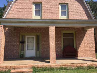 Main picture of 801 S Rock Island Ave