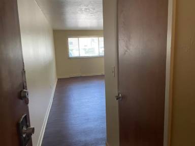 Main picture of 18051 Lake Shore Blvd