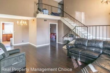 Main picture of 333 W Neilson St