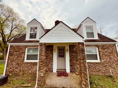 Main picture of 233 Willowdale Rd