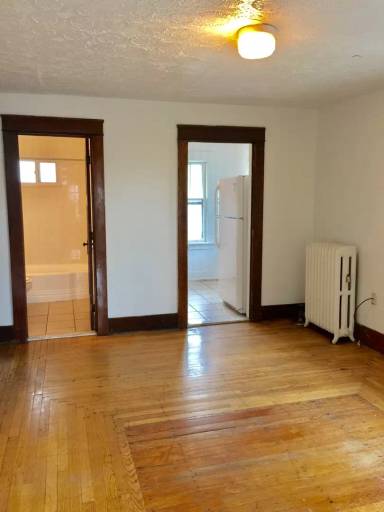 Main picture of 921 W Cross St