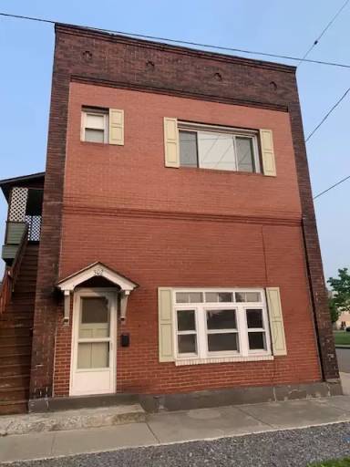 Main picture of 302 N Cedar St