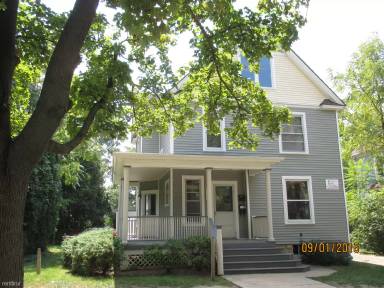 Main picture of 942 Dewey Ave