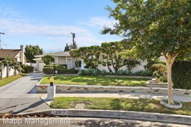 Main picture of 2900 W 141st St