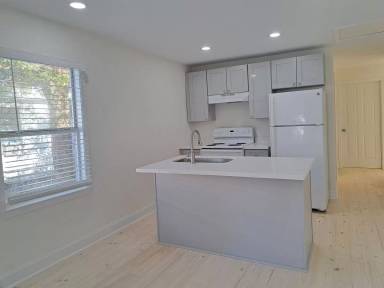 Main picture of 3617 Cecil St