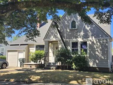 Main picture of 1435 18th St NE