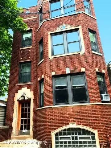 Main picture of 4321 N Leavitt St