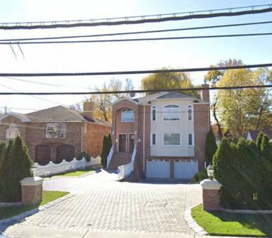 Main picture of 764 Edgewater Ave