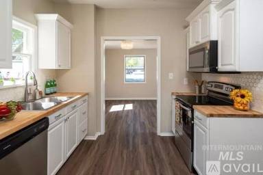 Main picture of 4122 W State St