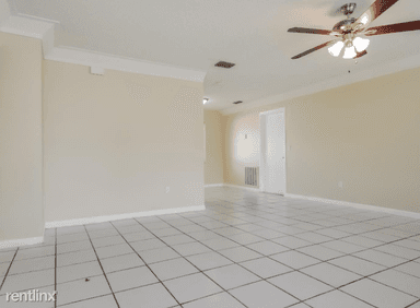 Main picture of 4940 SW 27th Ave