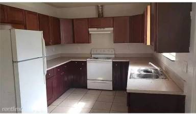 Main picture of 163 NW 59th St