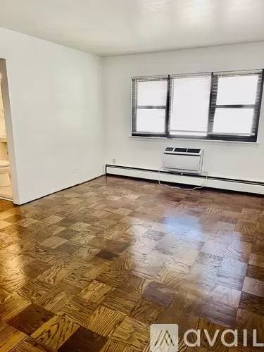 Main picture of 2 Van Wart Ave