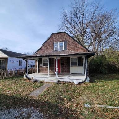 Main picture of 2844 N Gladstone Ave