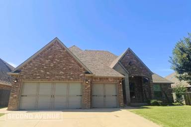 Main picture of 904 NW 186th St