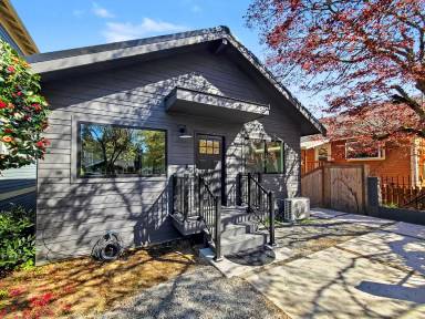 Main picture of 3538 S Hudson St