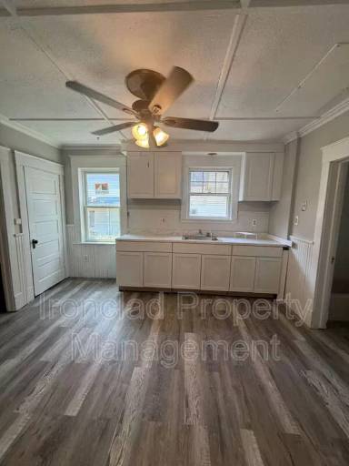 Main picture of 424 Washington St