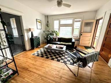 Main picture of 537 Michigan St
