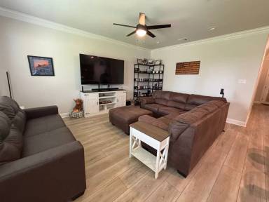 Main picture of 739 Venecia Dr