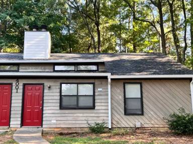 Main picture of 4001 Hawthorne Cir SE