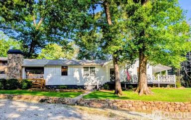 Main picture of 10 Oasis Rd