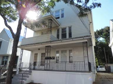 Main picture of 128 Greenwood St