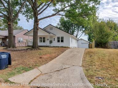 Main picture of 1015 N Louisa Ave