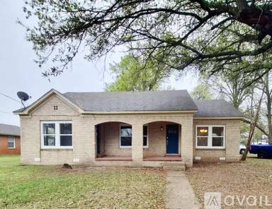 Main picture of 111 W Holland St