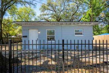 Main picture of 1652 N Myrtle Ave